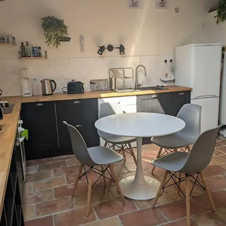 Apartment Centre *